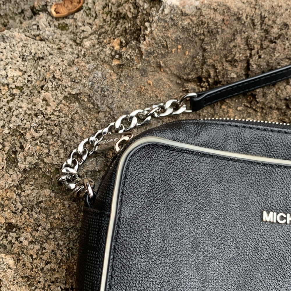 Michael Kors Black Messenger Bag Sleek Saffiano Leather - Picture 3 of 6